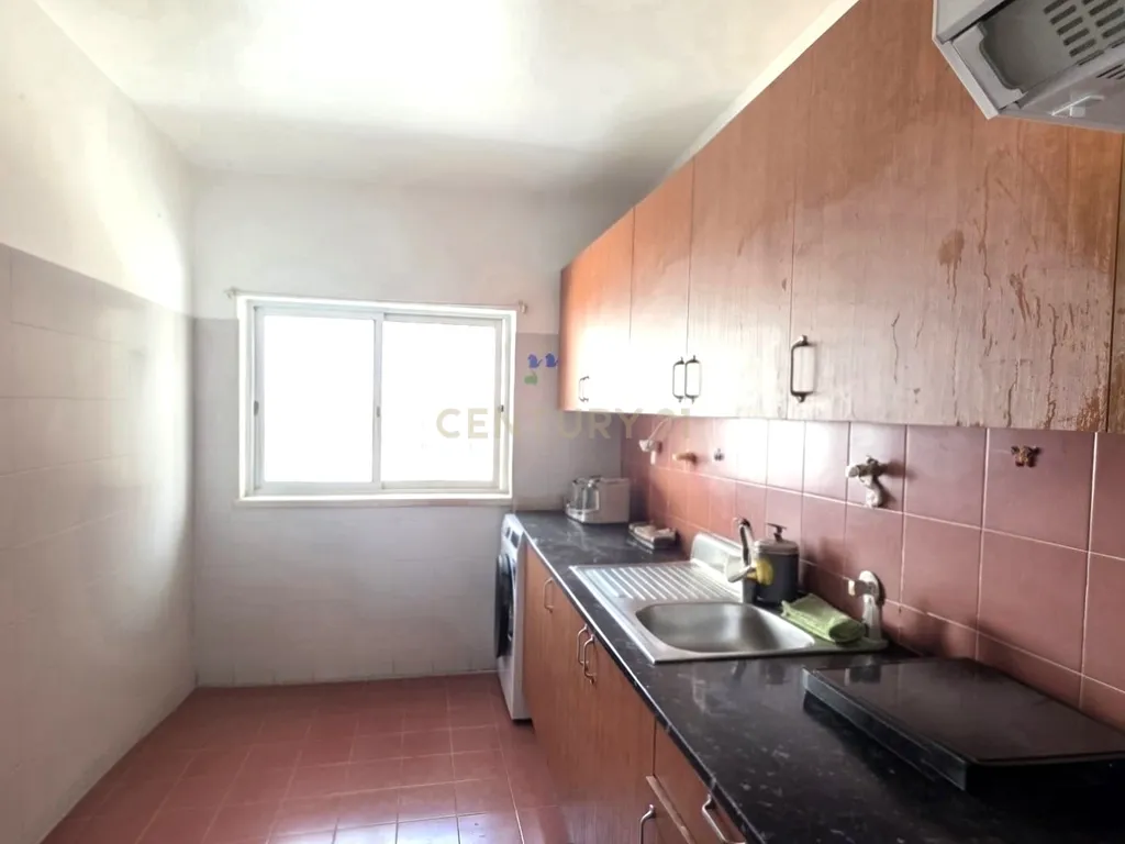 Apartamento T2 no Pragal / Monte Caparica com 2 elevadores e ótimo acesso de entrada ( mobilidade reduzida ) próximo da fertagus no Pragal e Praias - Image 4