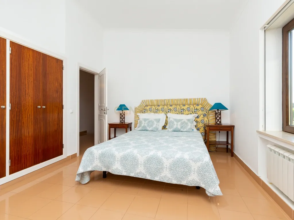Moradia T4 Independente – Um Refúgio de Conforto e Elegância - Image 23