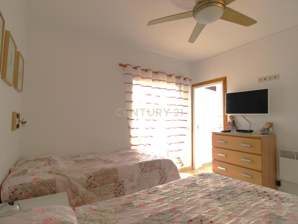 NOVIDADE, T1 top floor em Santa Luzia. - Image 8