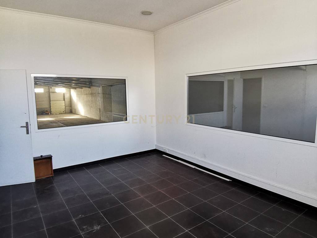Armazém para venda no Carregado, com rendimento - Image 14