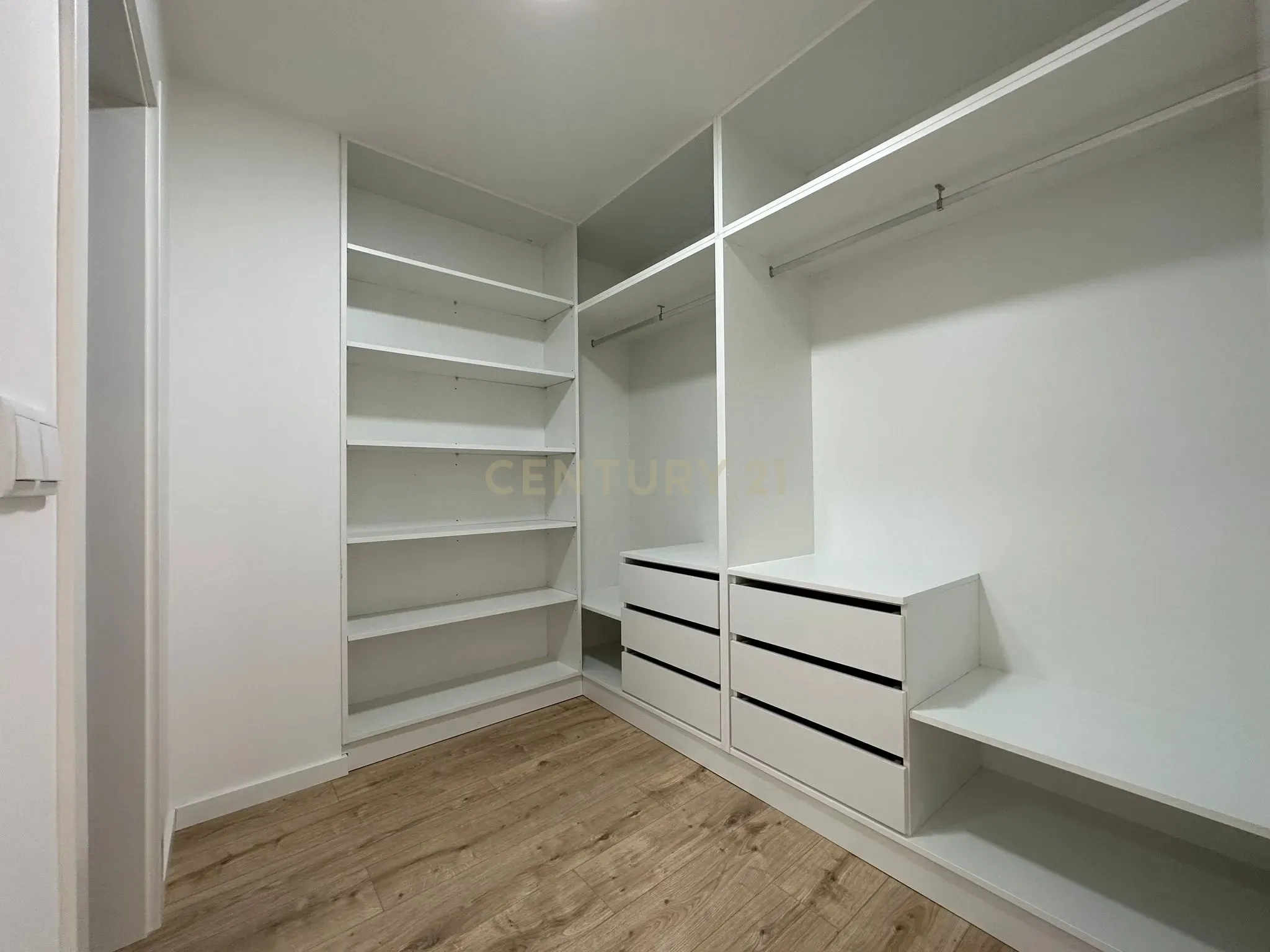 T4 Totalmente Remodelado - Telheiras - Image 14