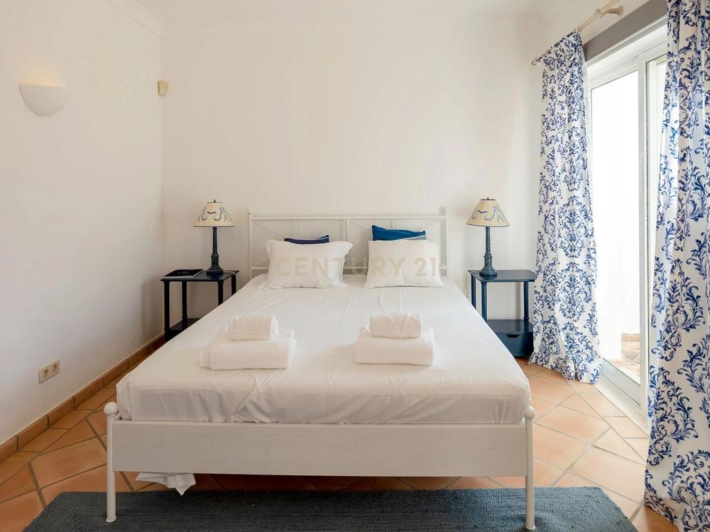 Moradia de Luxo na Quinta do Lago | 4 Quartos e 4 Casas de Banho ! Elegância, Exclusividade e Vista Mar! - Image 8