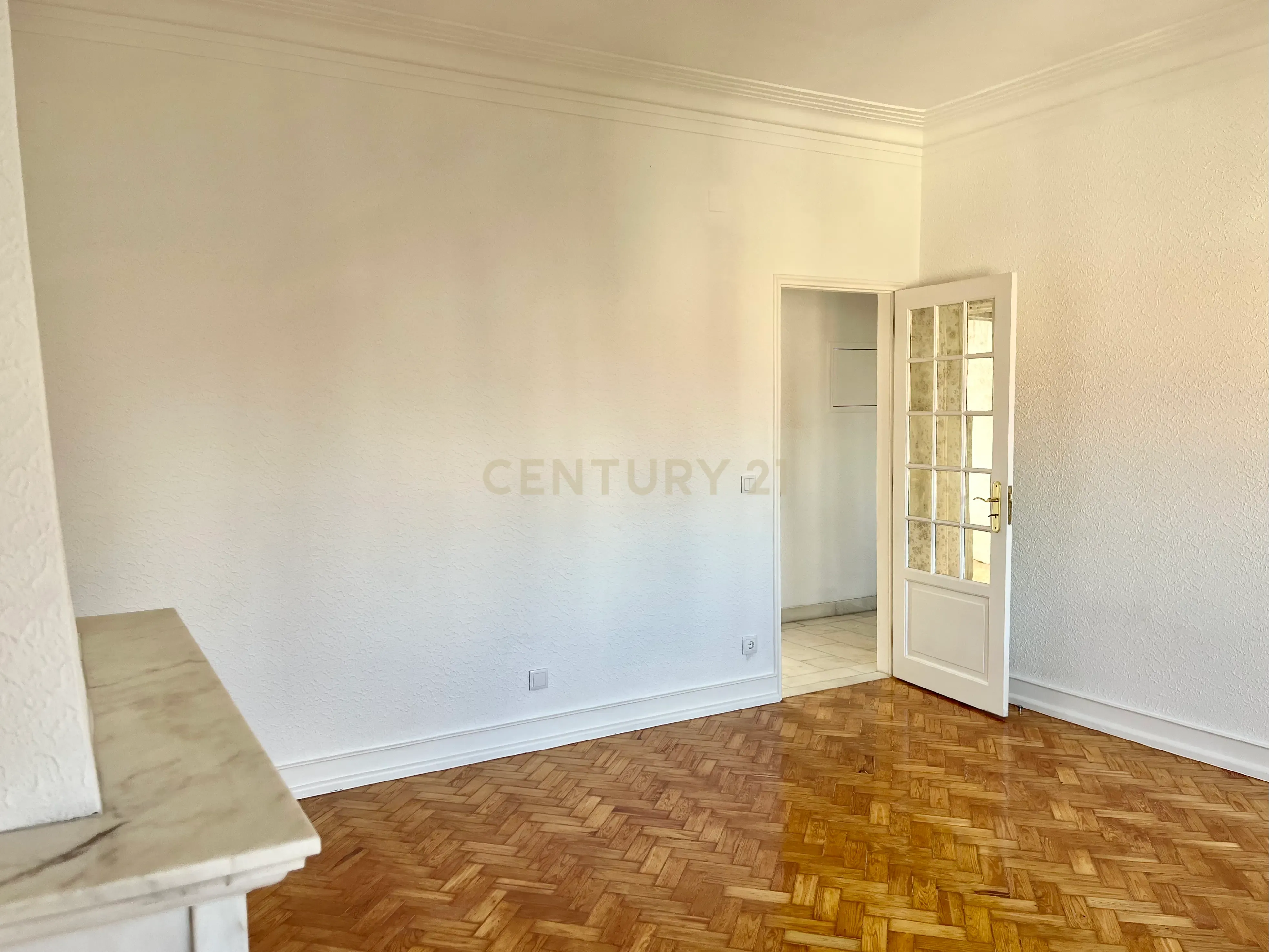 🏡 Arrenda-se Apartamento T4 em Alvalade – Remodelado | Com Garagem + 1 Estacionamento 🚗 - Image 22
