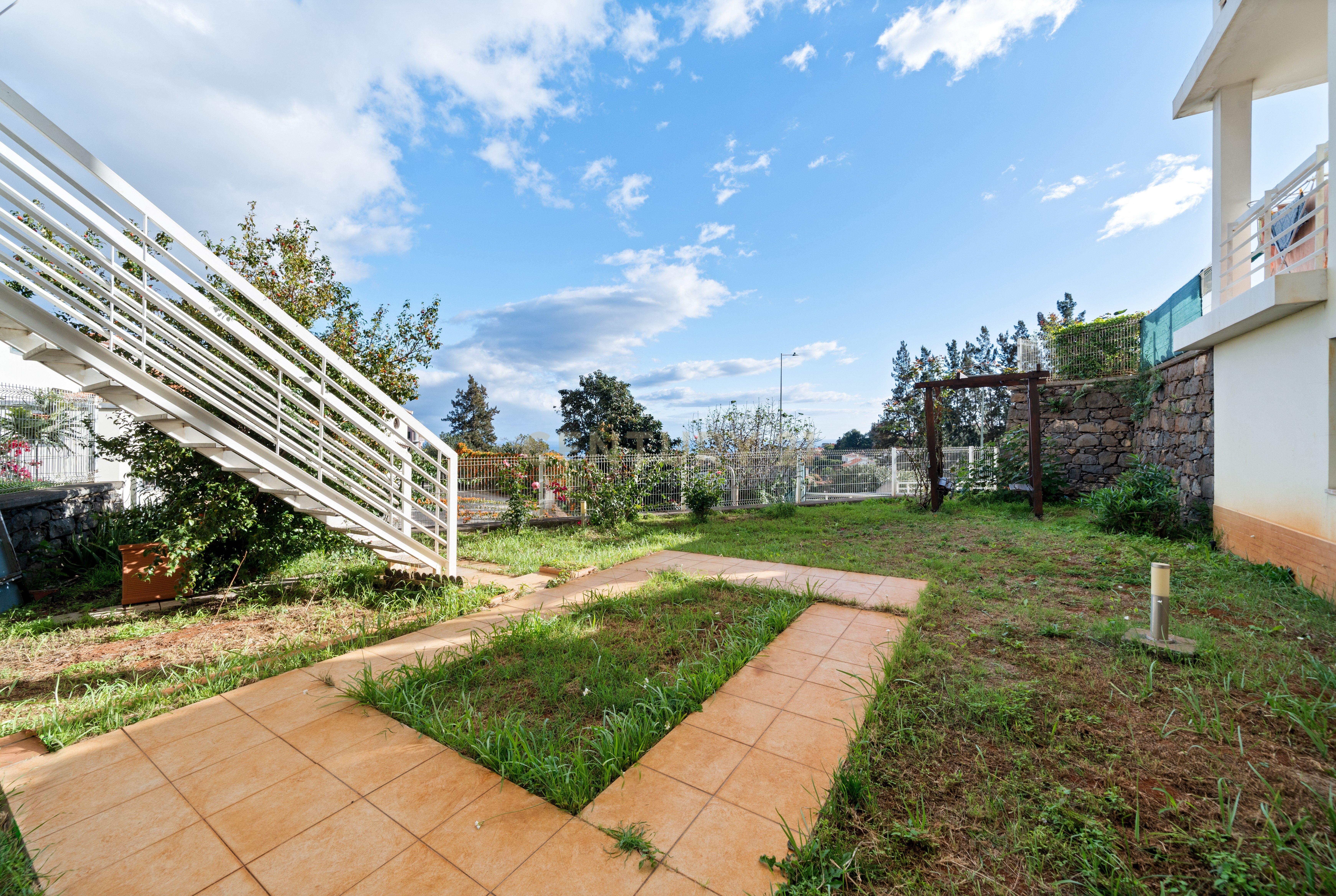 Apartamento T2 à Venda, com Jardim e Vista Mar - Pilar, Funchal - Image 11
