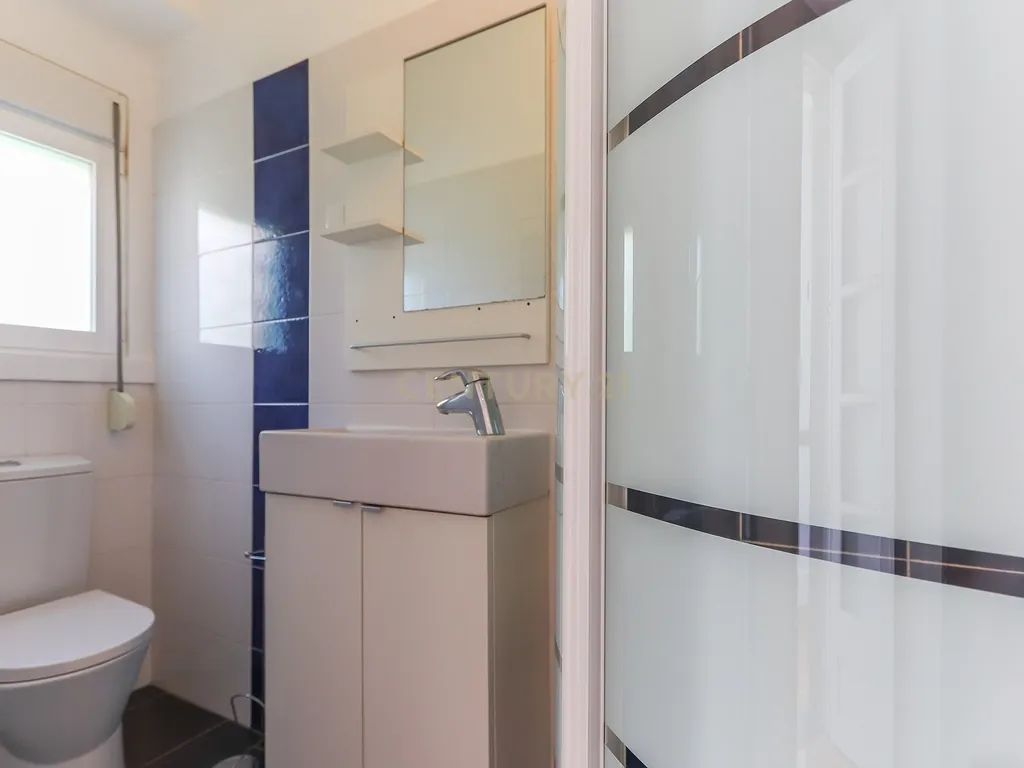 Apartamento T3 para arrendamento com varanda junto à Avenida de Roma | Prédio com "arte" - Image 19