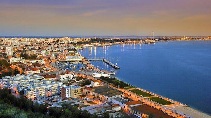 Terreno Urbano para construção de prédio com 3 andares, situado perto do novo aeroporto do Montijo - Image 19