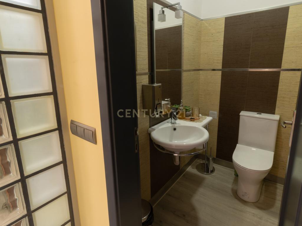 Apartamento T1+1 -Loja Renovada em Machico, Ilha da Madeira - 70m² por 180.000€ - Image 10