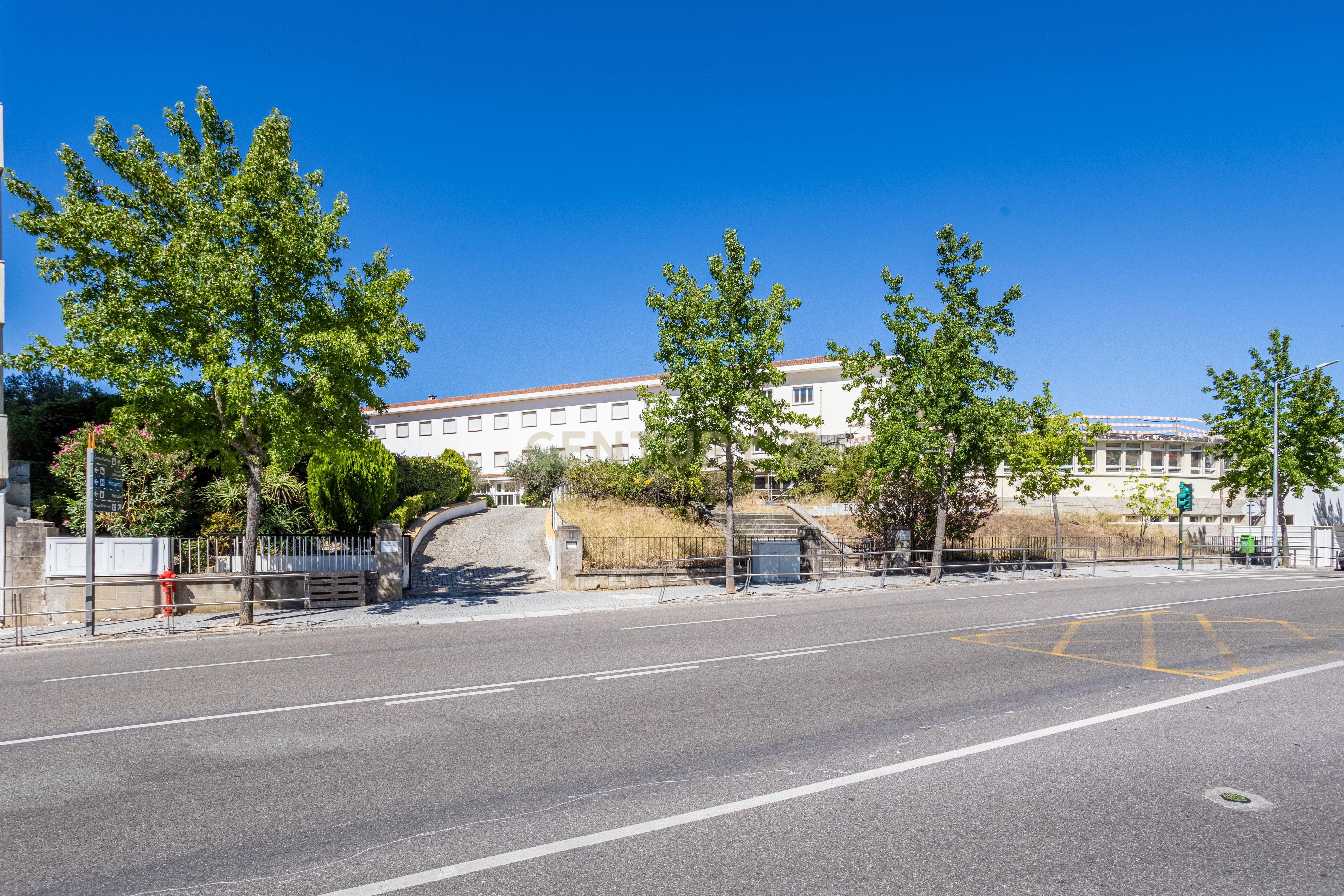 Prédio no Centro de Portalegre para investimento - Image 46