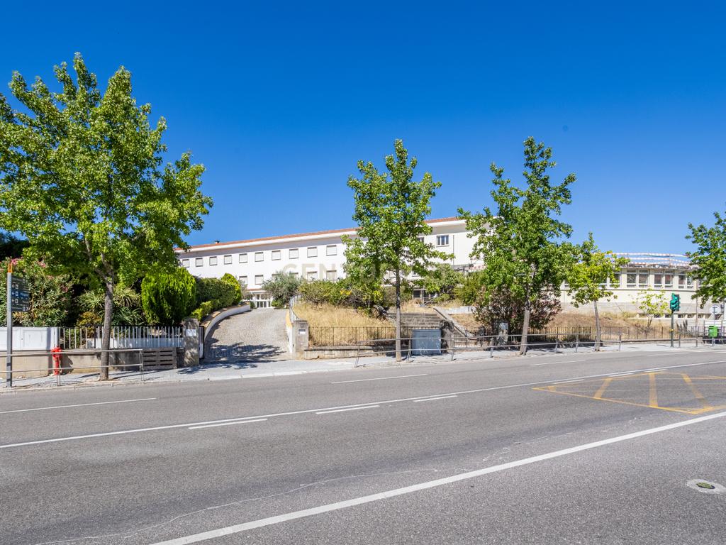 Prédio no Centro de Portalegre para investimento - Image 46