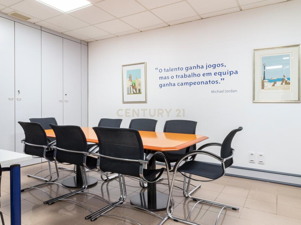 Escritório moderno com 5 Salas e 2 lugares de Parqueamento, junto ao Metro. Para Arrendar! - Image 9