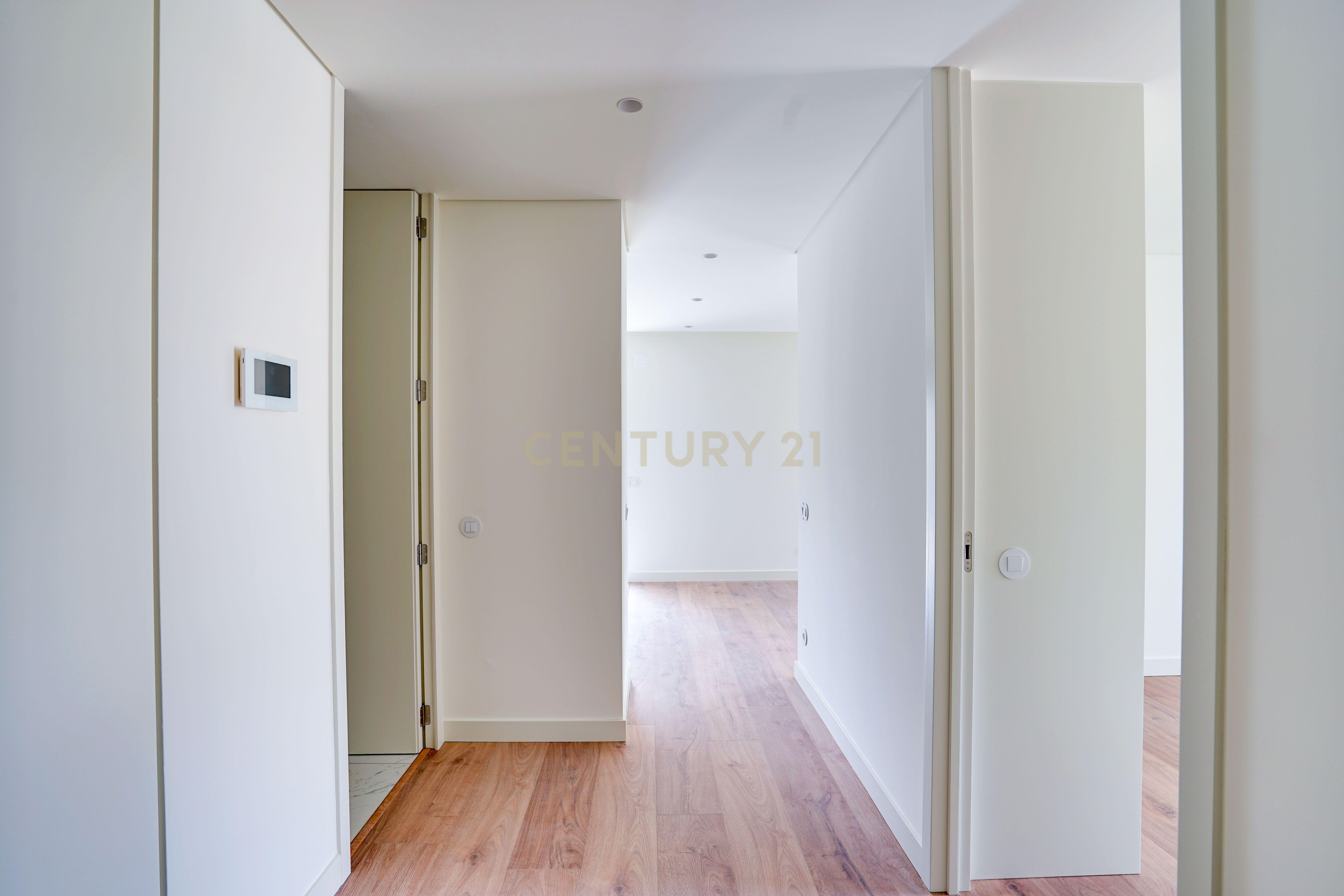 T1, Portela, Loures - Image 7