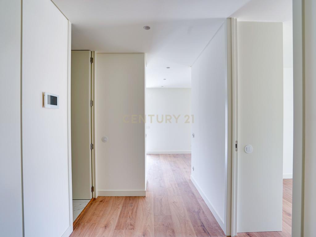 T1, Portela, Loures - Image 7