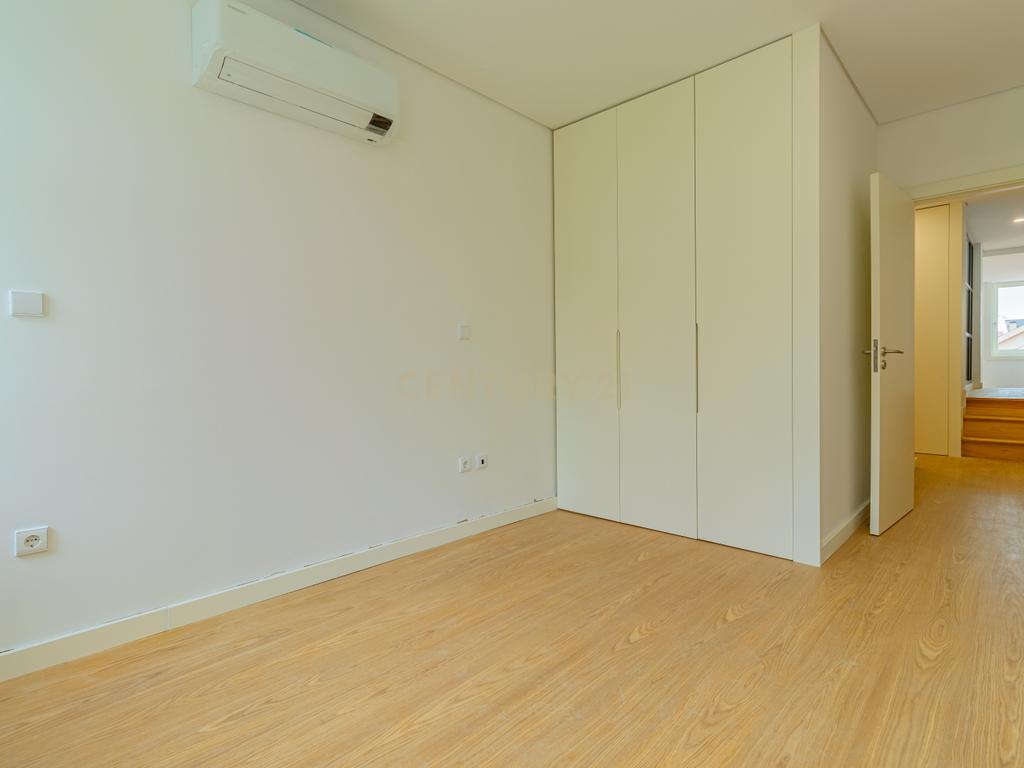 Apartamento T2 com Varanda  | Bonjardim | Porto - Image 10