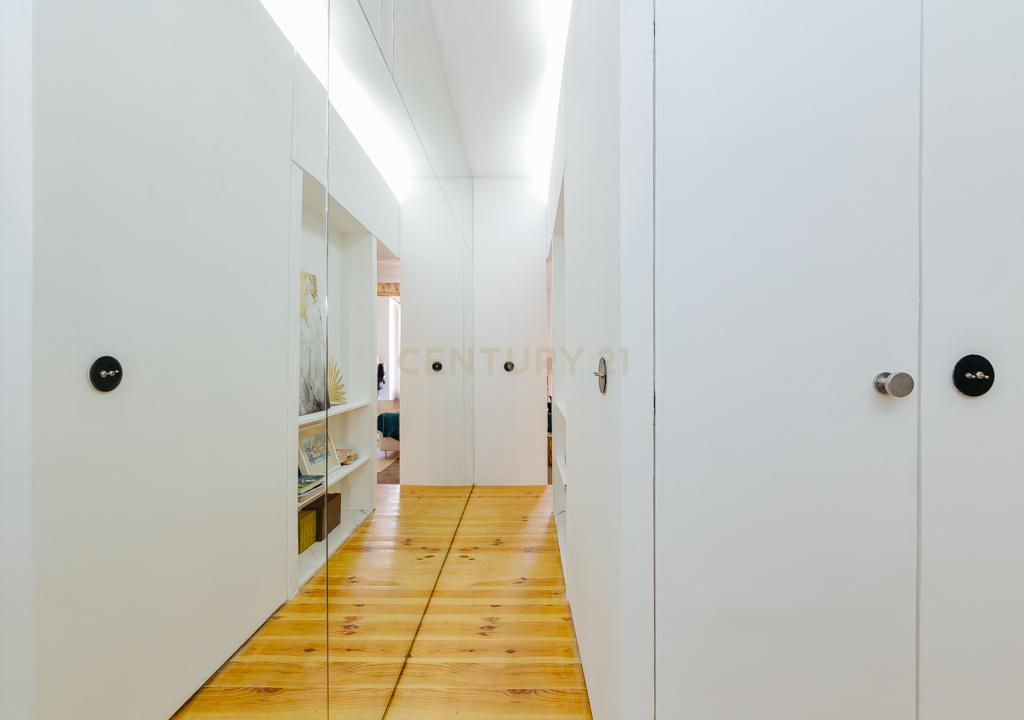 Apartamento T1 cheio Charme na Infante Santo – Conforto e Modernidade - Image 13