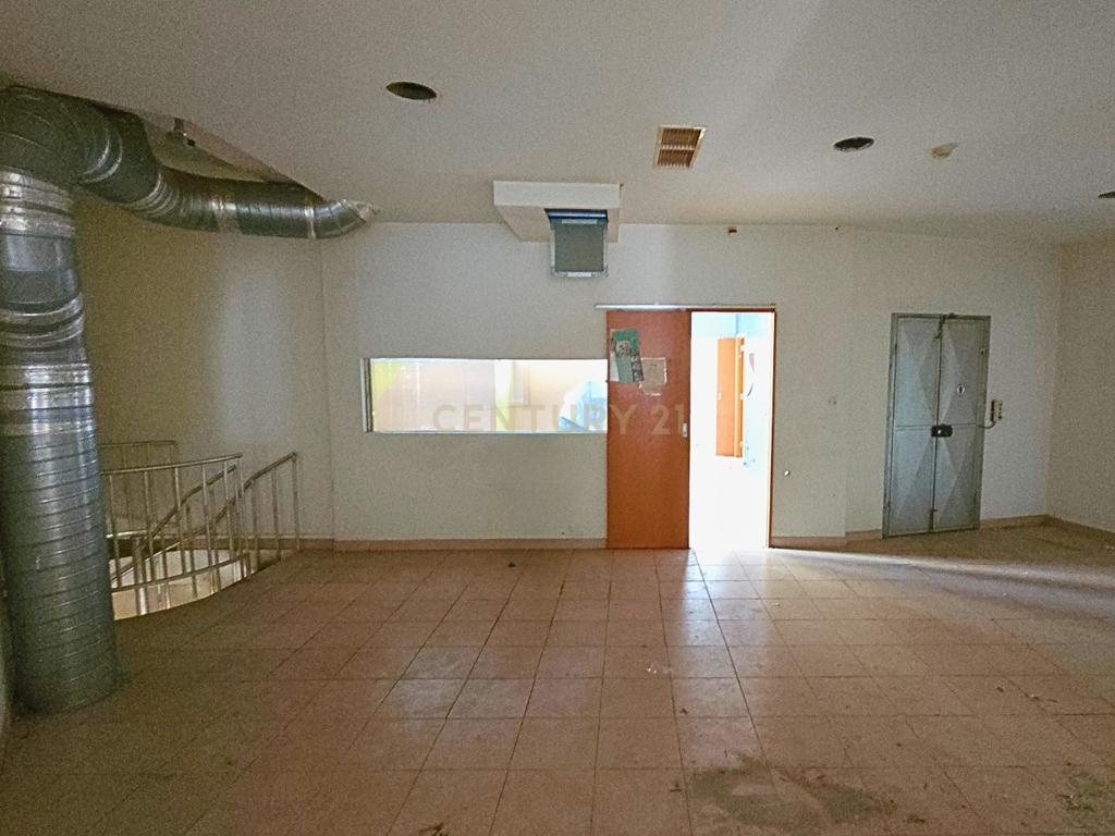 Loja Algés com 330 m2 - Image 7