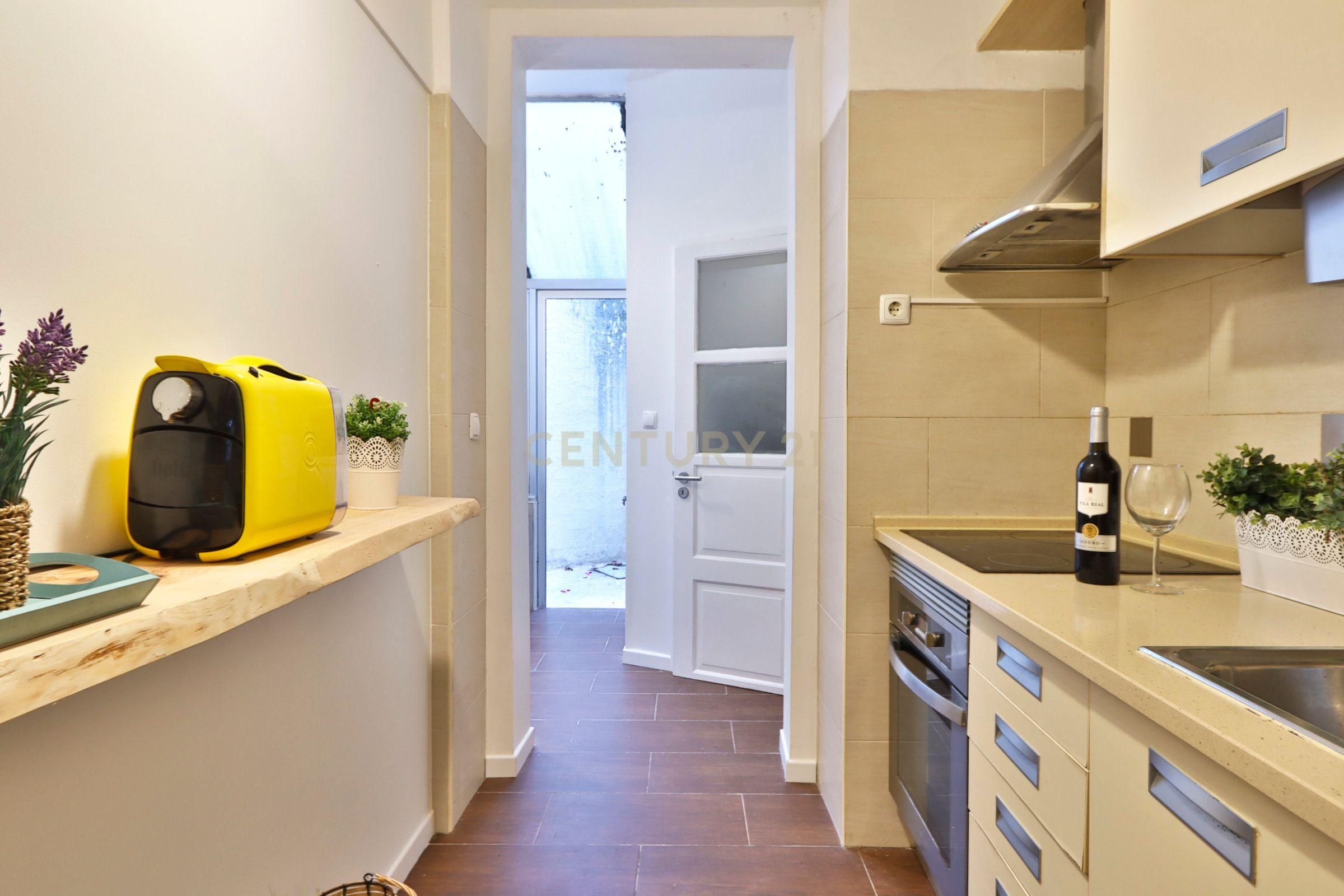 Apartamento T2 em Arroios com pequeno Terraço - Image 11