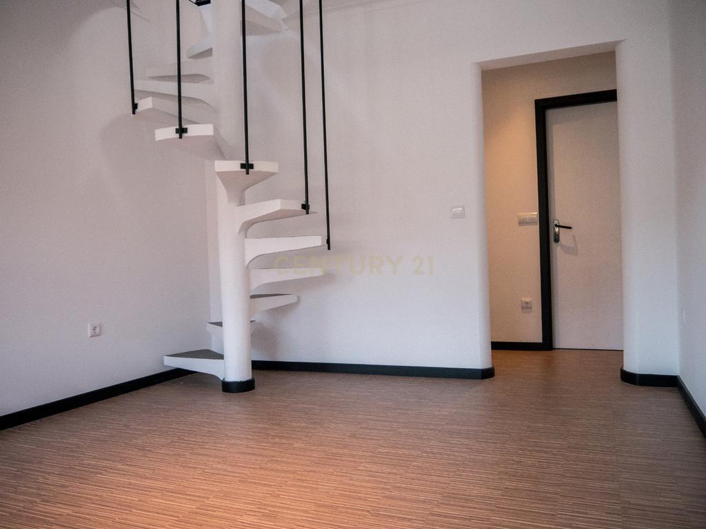 Apartamento T0 +1 Duplex em Miguel Bombarda | Centro do Porto - Image 11