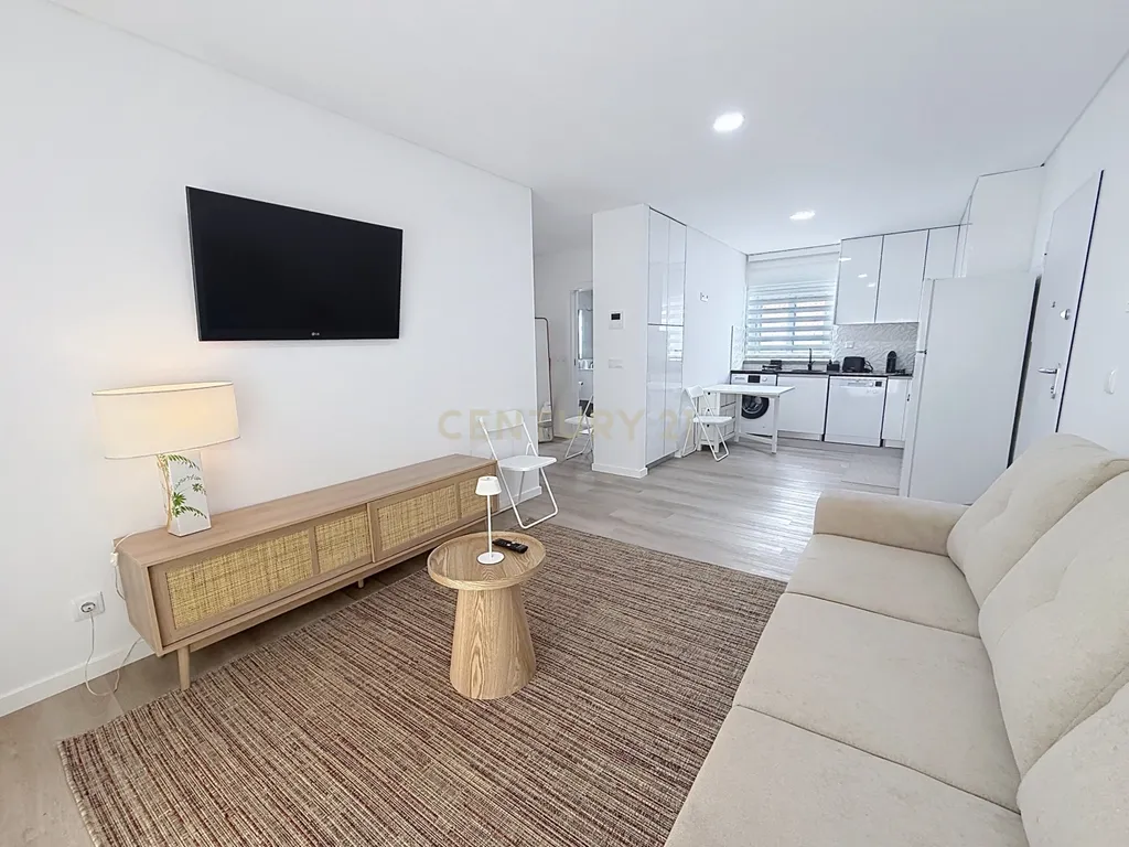 Apartamento T2 Novo - Arrendamento no Centro da Nazaré - Image 4