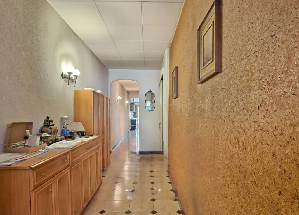 GRANDE CASA À VENDA NO CENTRO DA VILA DE CERVELLÓ, A APENAS 15 KM DE BARCELONA E DO AEROPORTO EL PRAT - IDEAL PARA VÁRIAS FAMÍLIAS OU COMO MASIA SEM JARDIM - Image 7