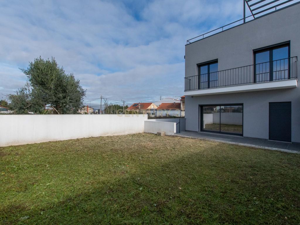 Moradia Geminada nova construção T4+1 com rooftop e masterbox (Coimbra) - Image 17