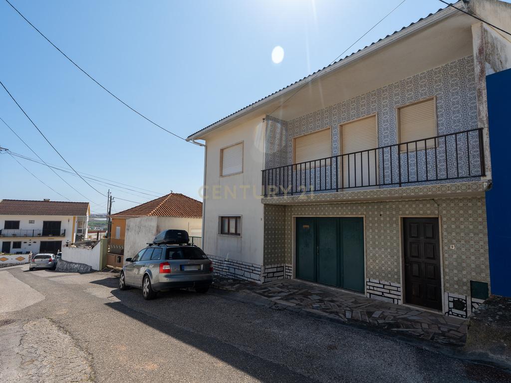 ** Excelente Moradia T3 c/ boas áreas na Ventosa - Torres Vedras ** - Image 2