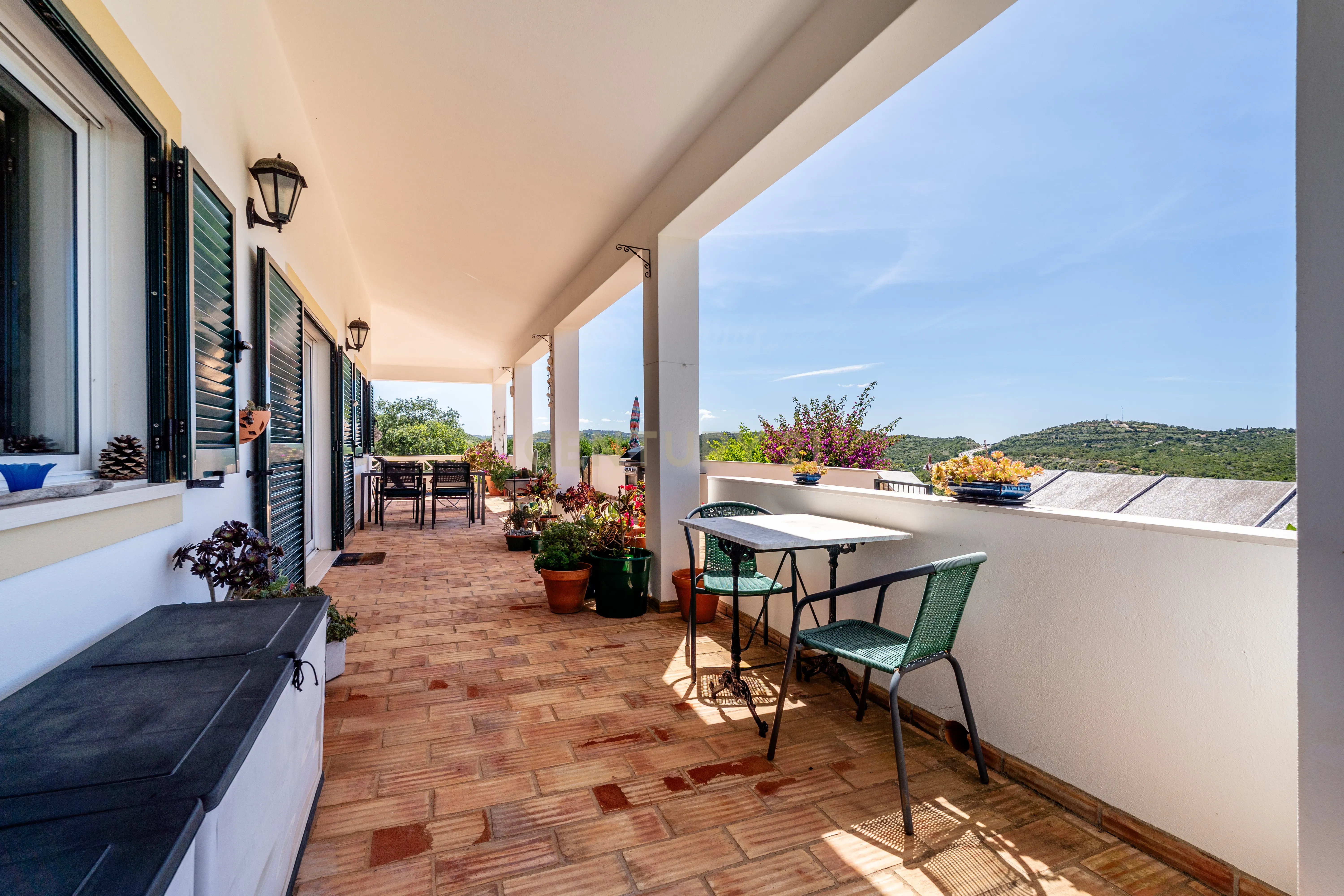 Fotografia 4 de Moradia isolada T2, com piscina, jardim, estacionamento e vista panorâmica