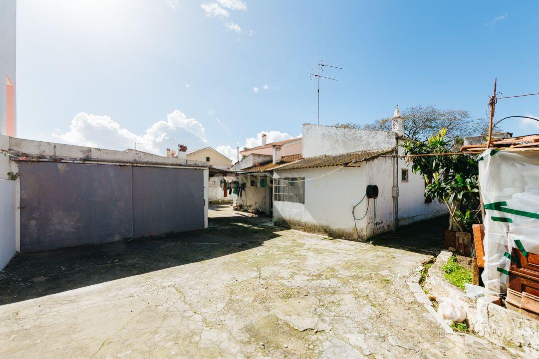 Montijo/Excelente Lote de Terreno com 1056m2 e Moradias para Remodelacao. - Image 17