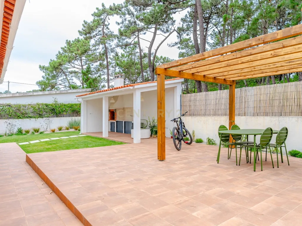 Viver com Elegância entre o Litoral e a Cidade – Uma Casa Sustentável em Colares, Portugal - Image 19