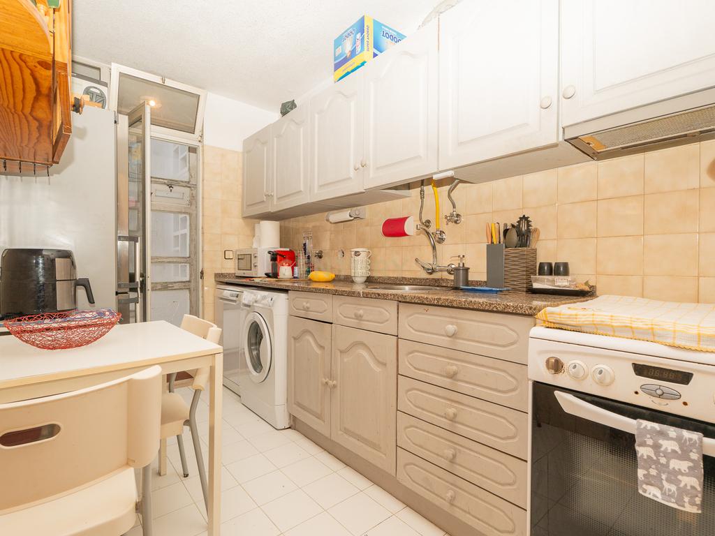 Apartamento T2 em Santo António dos Cavaleiros_Muito bem localizado - Image 11