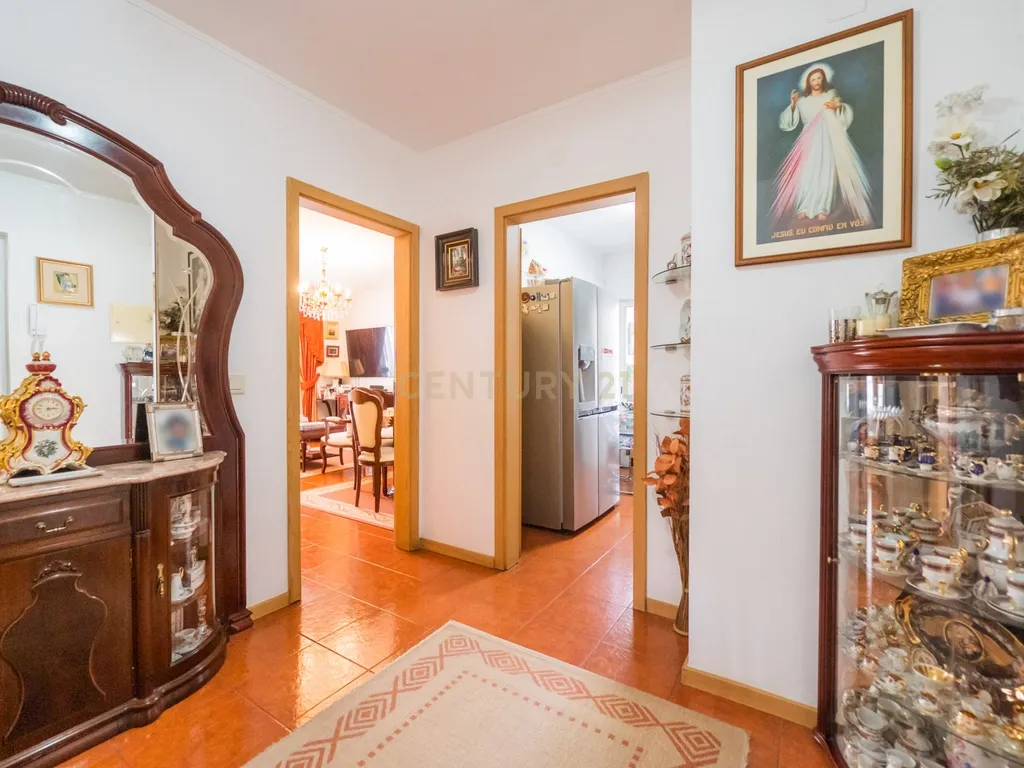 Apartamento T3 na Rua Inácio Duarte, Carnaxide e Queijas - Image 7