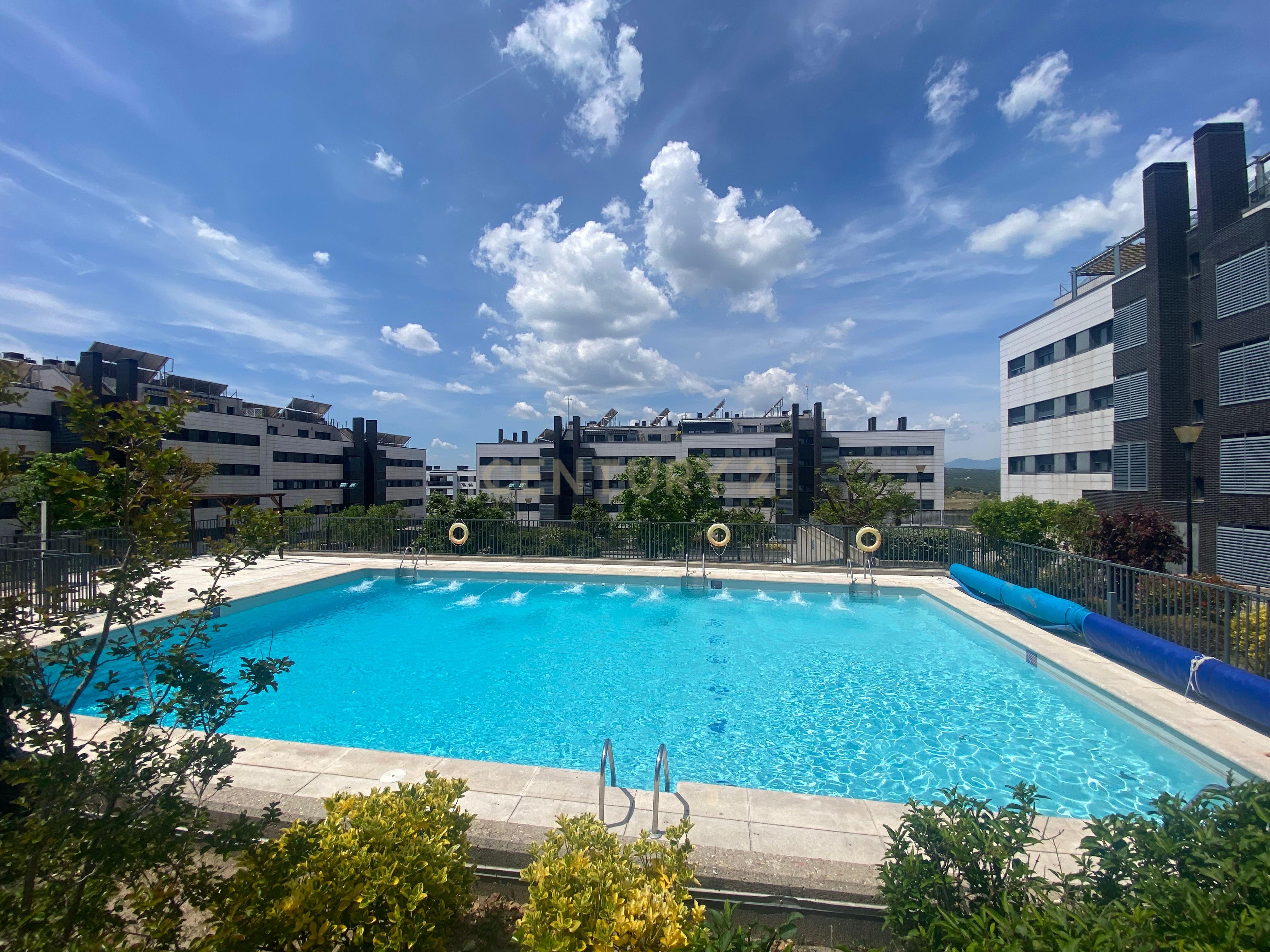 Luxuoso Apartamento com Vista Panorâmica em Madrid - Image 2