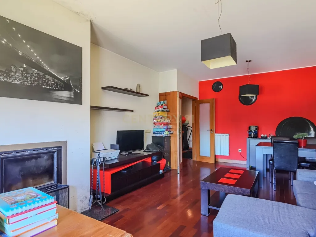 Apartamento T2 com Garagem e Arrumos — Coronado, São Mamede - Image 27