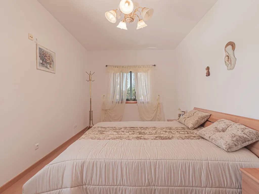 Espaçoso apartamento T3 no Casal Do Marco com Terraço - Image 18