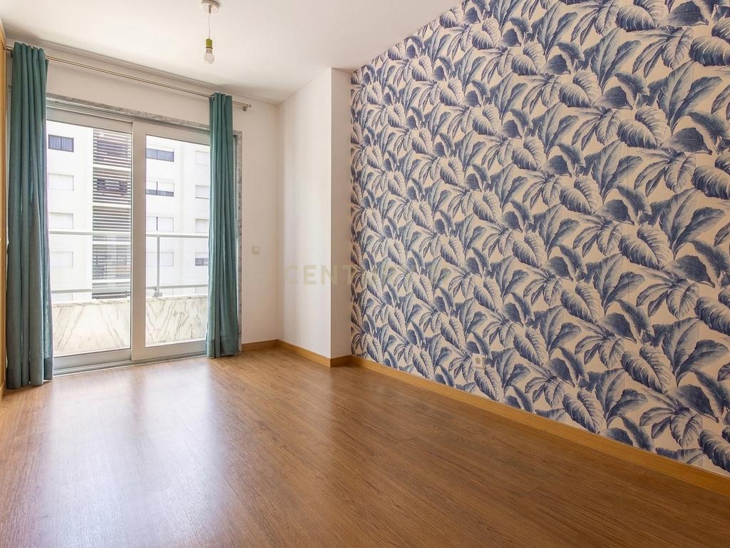 Apartamento T2 moderno com lugar de garagem, Quinta do Património (Sacavém) - Image 4