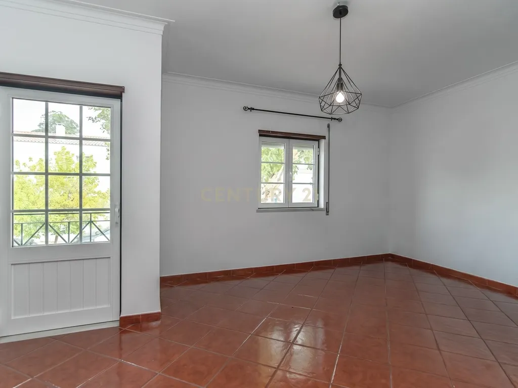 Moradia T2 no Centro de Évora (1º Andar) - Image 2