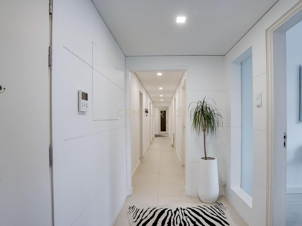 Apartamento T6 Avenida António Augusto de Aguiar - Image 6