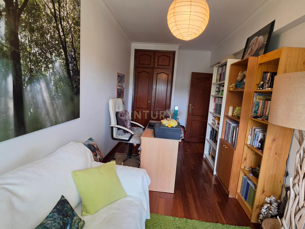 Apartamento Duplex T5 no centro de Palmela - Image 36