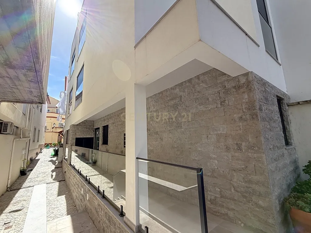 Apartamento T2 Novo - Arrendamento no Centro da Nazaré - Image 34