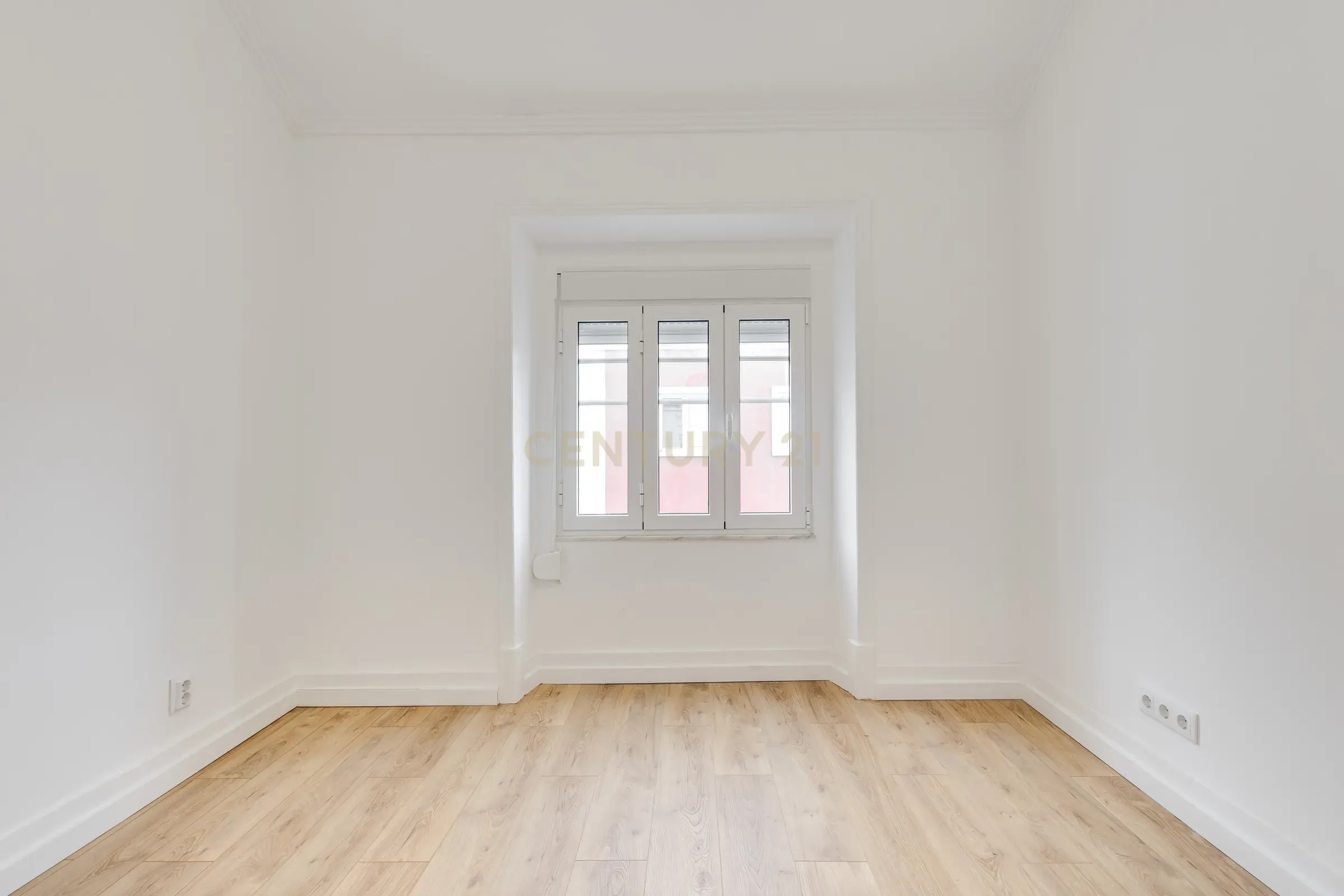 Fotografia 7 de Apartamento T2, totalmente renovado na Rua David Lopes 13