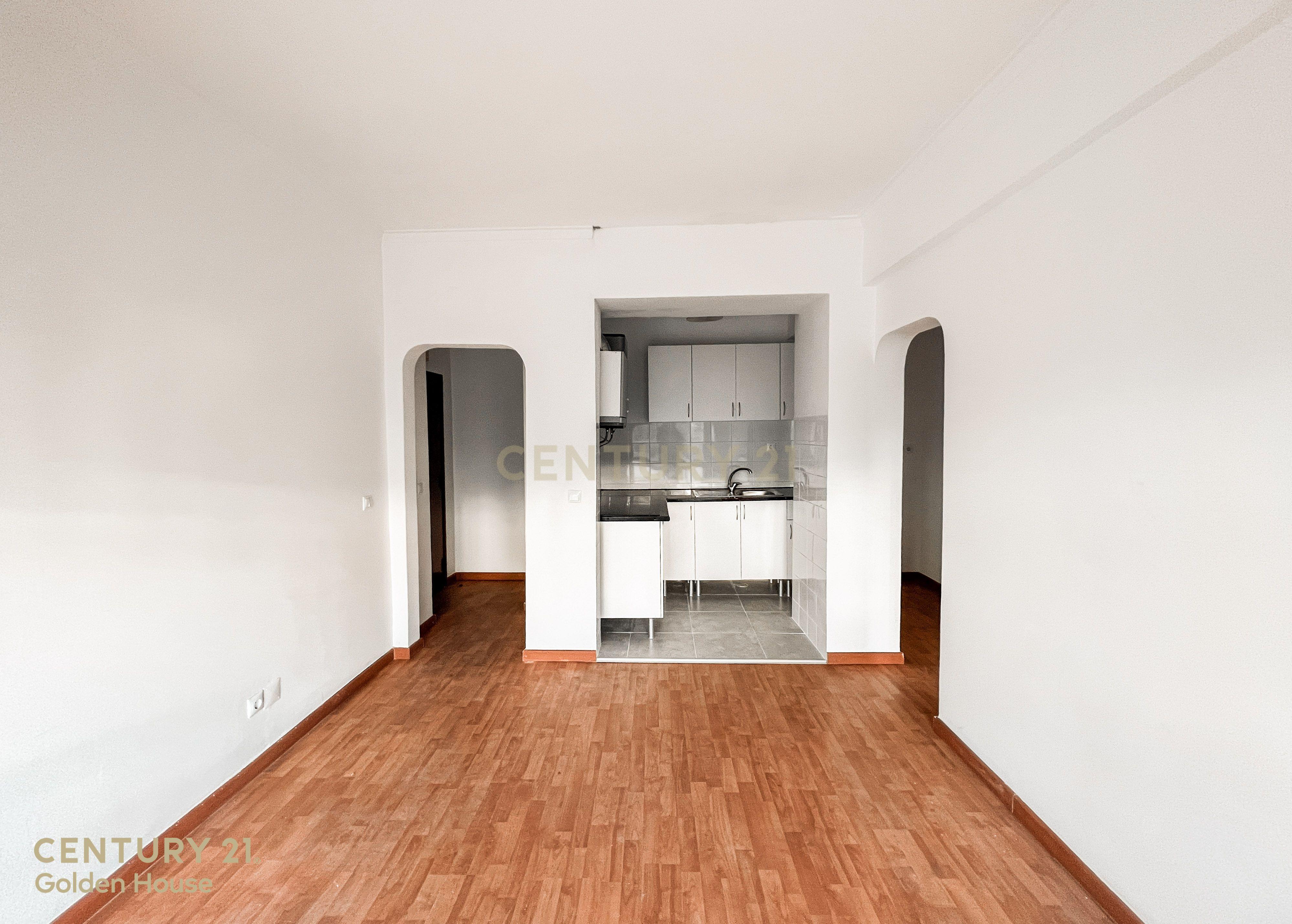Apartamento Renovado T1 com Vista Panorâmica em Lisboa - Image 3