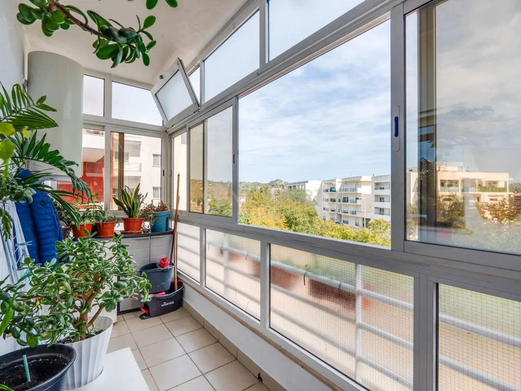 T2 com 99m², varanda generosa e 2 lugares de garagem em Silves - Image 19