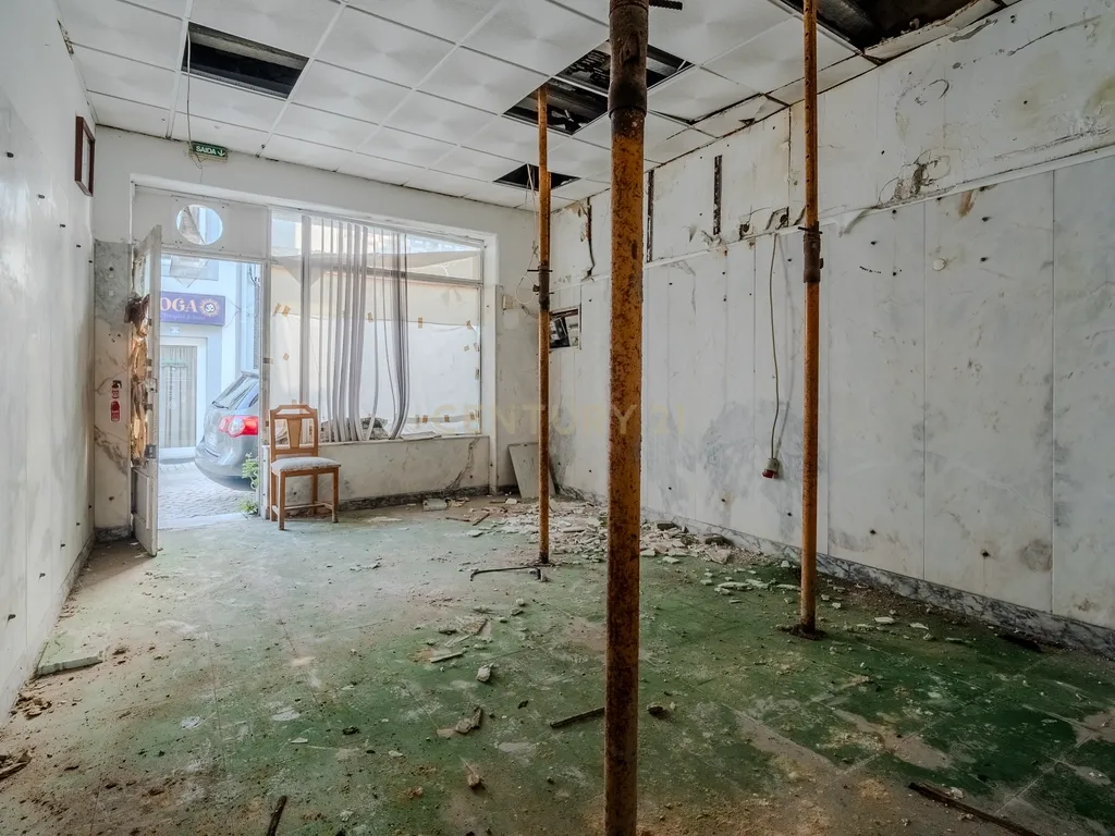 PRÉDIO PARA RECUPERAR, NO CENTRO HISTÓRICO DE PENICHE - Image 53
