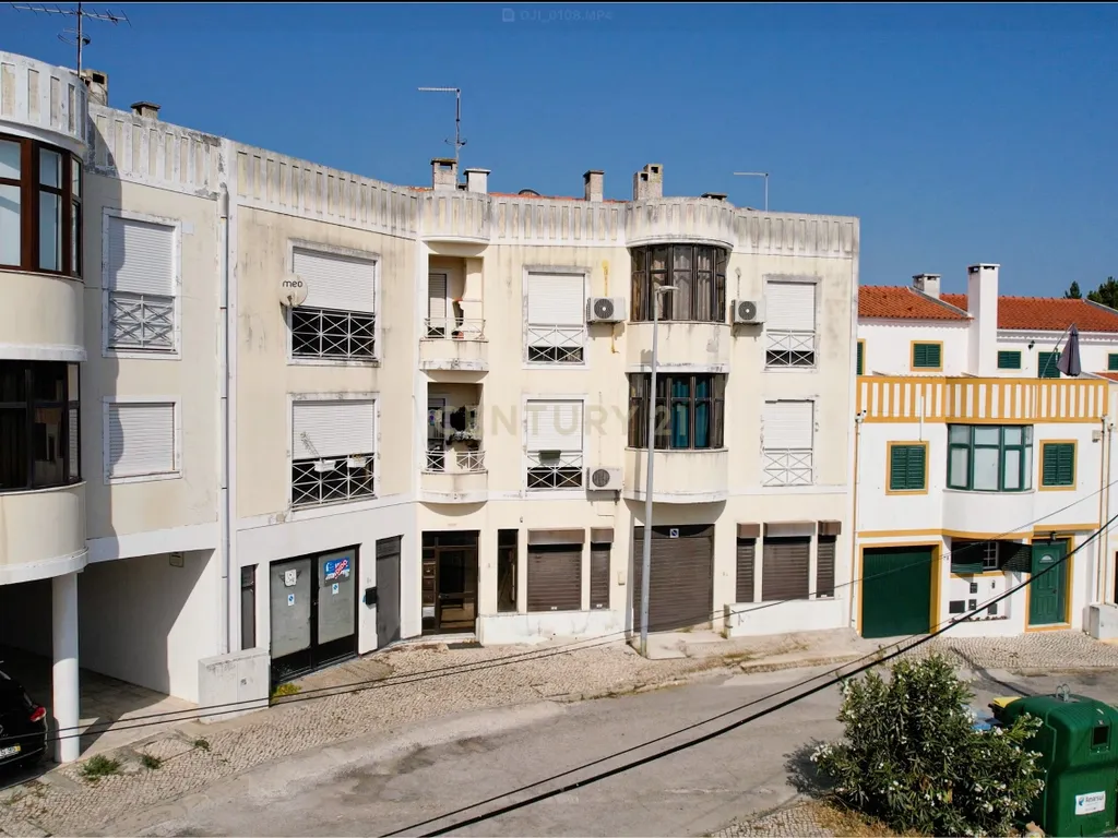 Apartamento T3 Espaçoso e Luminoso em Zona Tranquila de Sesimbra - Image 28