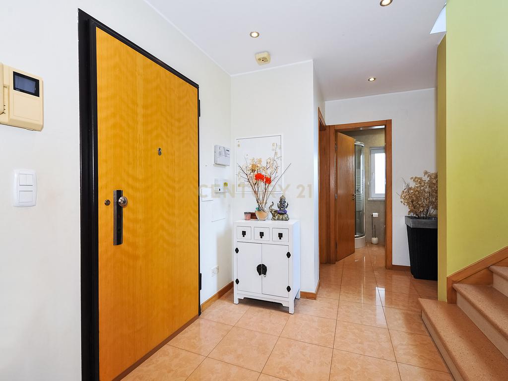 Moradia Isolada T4 Piscina e Cave - Image 10