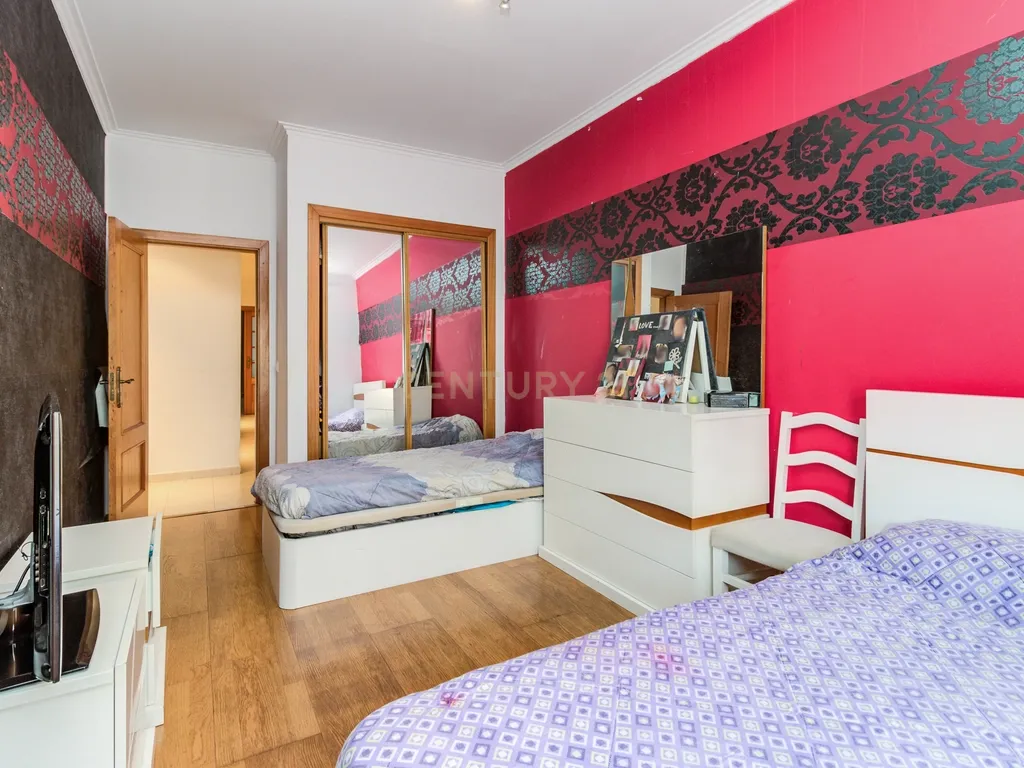 Apartamento T3 com Terraço e Acessibilidade em Amadora - Image 16