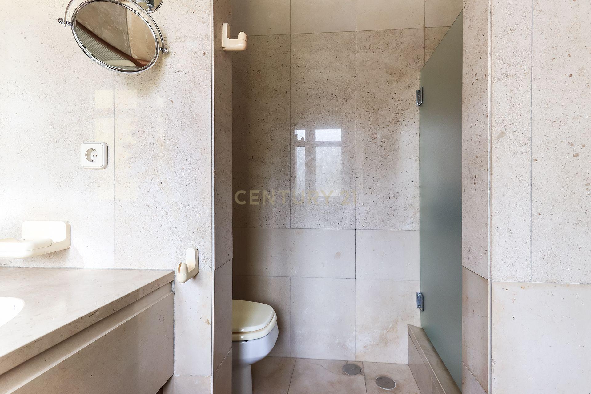 Apartamento T6 de charme no Areeiro - Image 20