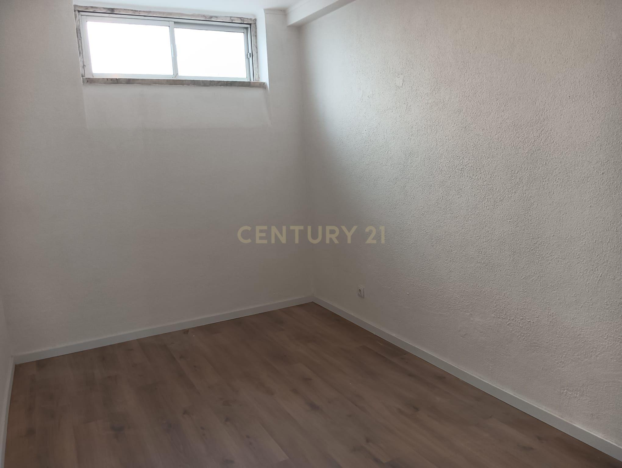 Apartamento para Investimento Metro de Alfornelos - Image 38