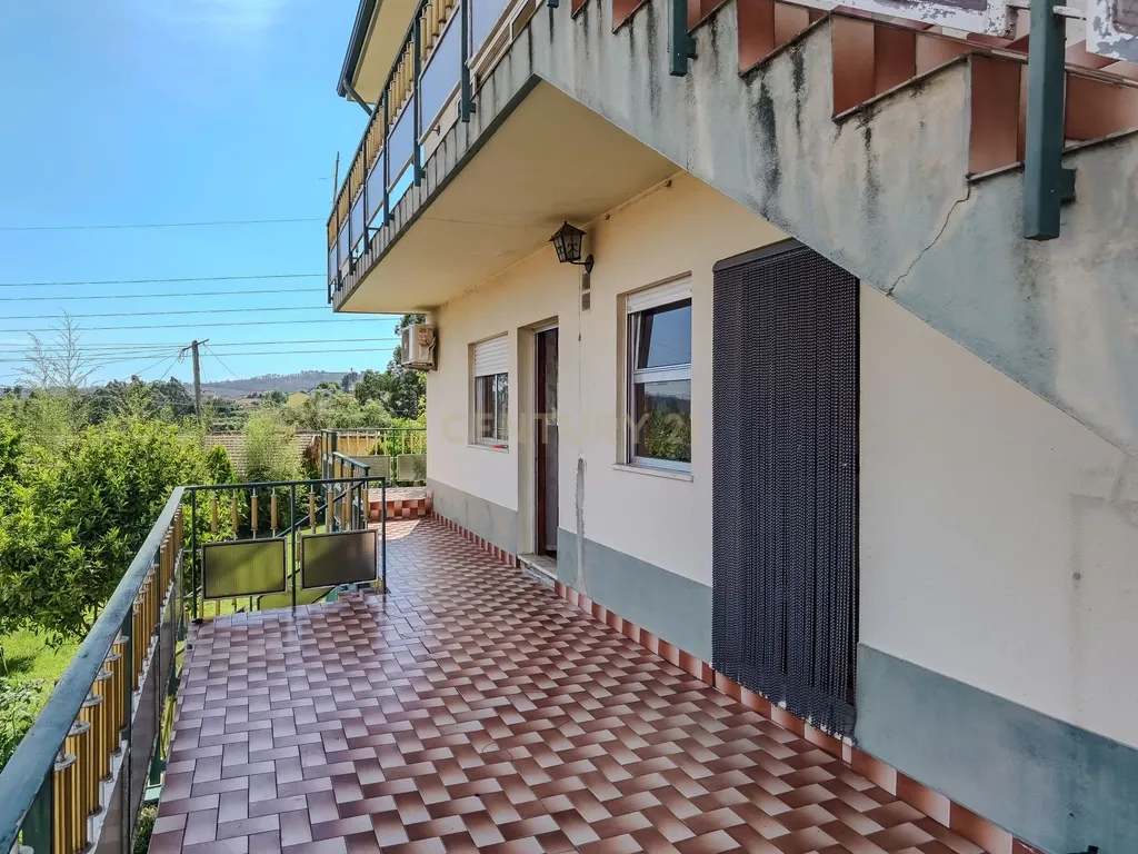 Moradia Bifamiliar T3+T3 em São Pedro da cova – Espaço, Tranquilidade e Conforto - Image 53