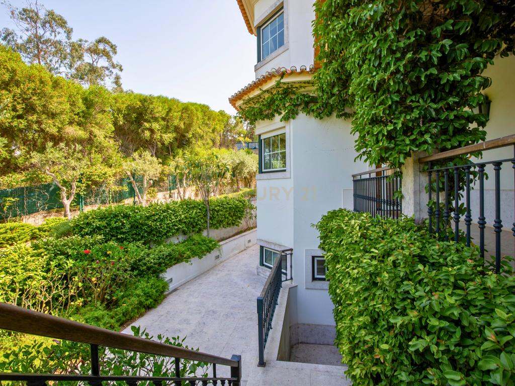 Moradia T7 com Piscina em Alcabideche- Cascais - Image 44