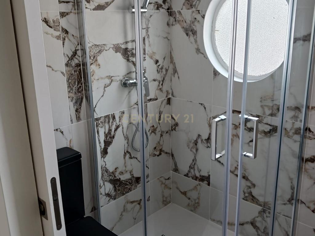 Arrenda-se Apartamento T2 no Porto – Localização Privilegiada com Garagem Fechada - Image 12